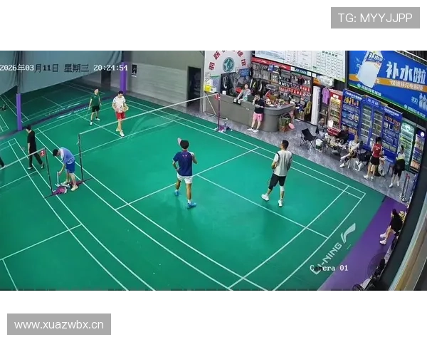 李梓嘉球馆里像顶流，家里却随便到让人心疼？